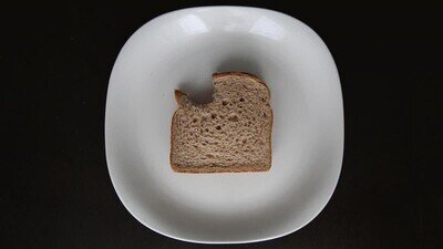 Enlace a Estás viendo desayunar al hombre invisible