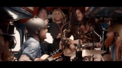 Así me imagino los viajes de las bandas de música por la carretera viajes,bandas,carretera