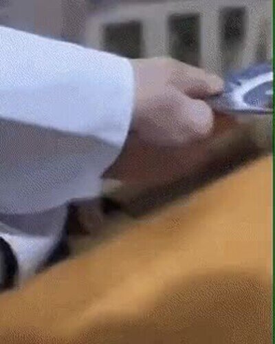 Enlace a Este chef sirve la comida de forma muy rara