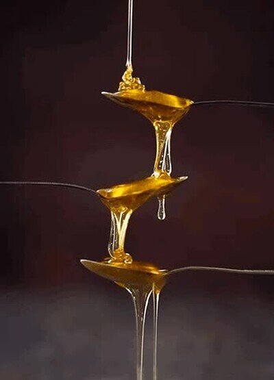 Enlace a Es una pasada ver la miel deslizándose