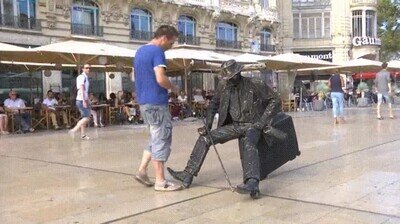 Enlace a Aquí tiene 500 euros. Que tenga un buen día