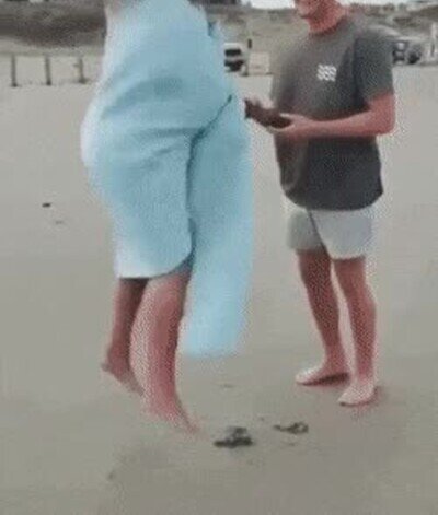 Enlace a Está realmente emocionada con la petición de matrimonio