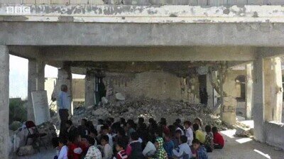 Enlace a Una escuela de Yemen en la que las aulas han quedado destruídas por la guerra