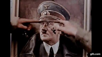 Enlace a Soldados americanos utilizando a Hitler como diana en 1944