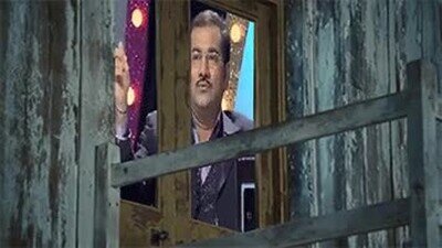 Enlace a Yo esperando desde la ventana al repartidor de comida