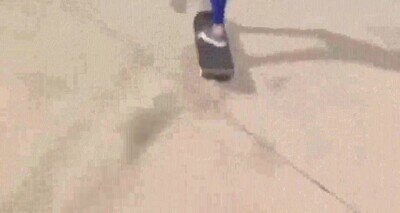 Enlace a Leticia Bufoni saltando por encima de un adulto