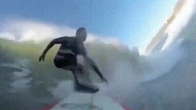 Enlace a Ha tenido una suerte increíble al caer de culo y seguir surfeando