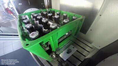 Enlace a Una máquina que te ayuda a abrir botellines de cerveza