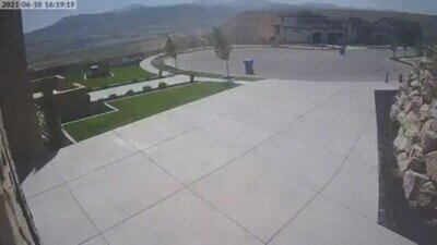 Enlace a El viento causando estragos en un vecindario que parece el GTA