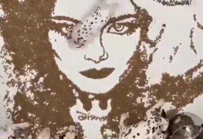 Enlace a Un grupo de inocentes dálmatas comiéndose a Cruella de Vil