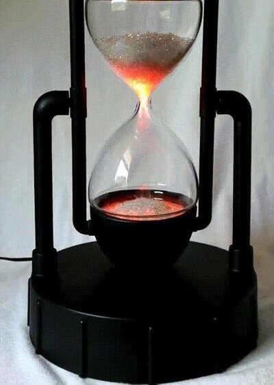 Enlace a Un reloj de arena creado con plasma