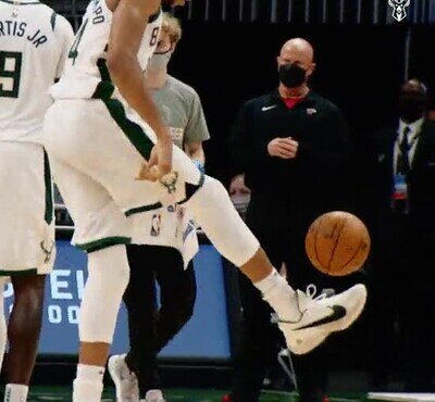 Enlace a Los jugadores de baloncesto también son hábiles con los pies