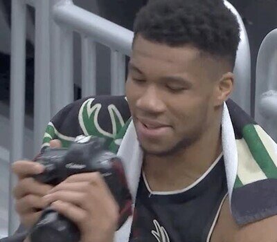 Enlace a Cuando estáis de vacaciones y tu novia te pide que le hagas una foto