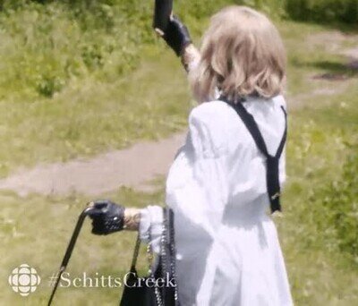 Enlace a La gente de ciudad buscando cobertura en el campo