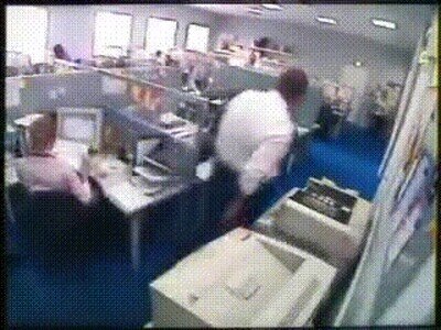 Enlace a Era una mañana tranquila en la oficina