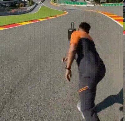 Enlace a Maletas que se convierten en un coche de carreras