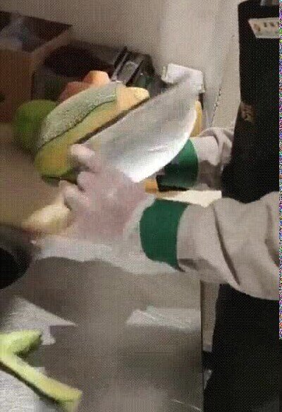 Enlace a Así corta melón un profesional