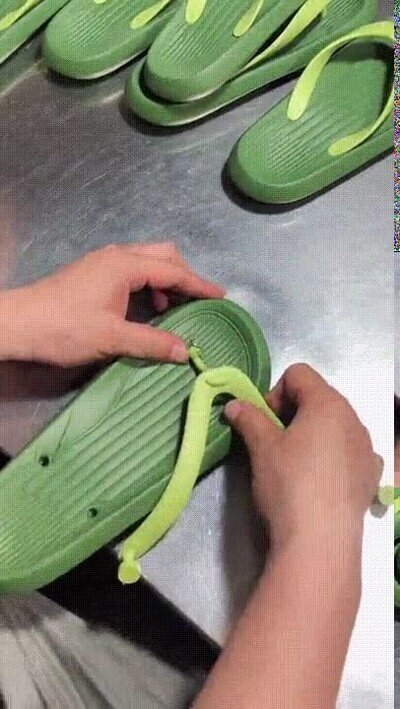 Enlace a Así se fabrica una de esas chanclas de verano