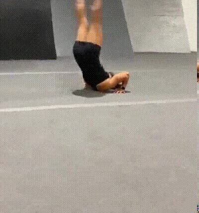 Enlace a Tiene una fuerza y agilidad increíble