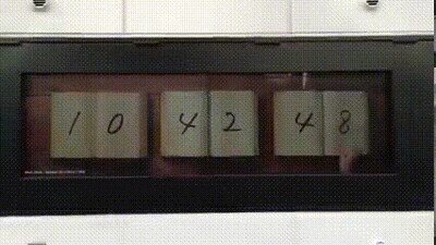 Enlace a Un reloj que funciona con libros y manos