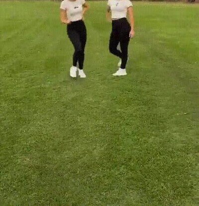 Enlace a Dos gemelas super flexibles