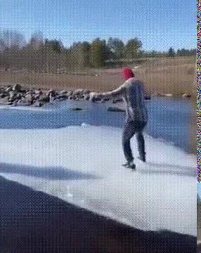 Enlace a Mantenerse de pie encima de hielo es lo más difícil