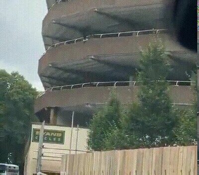 Enlace a Tarda 15 segundo en bajar desde la quinta planta