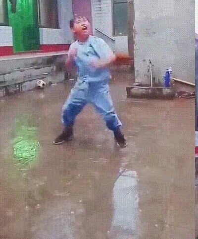 Enlace a Un joven maestro de artes marciales