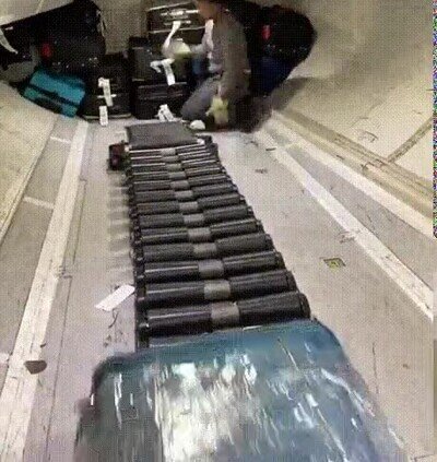 Enlace a Así se colocan 100 maletas en un avión