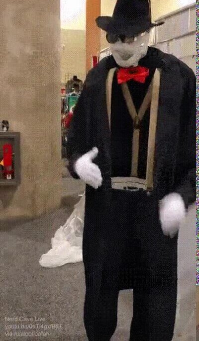 Enlace a Increíble cosplay de un hombre invisible