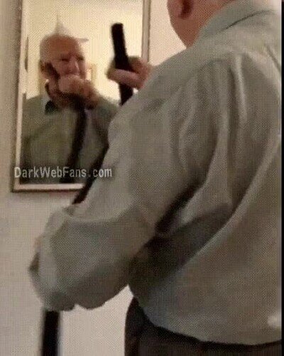 Enlace a Un abuelo descubre que puede peinarse con el aspirador