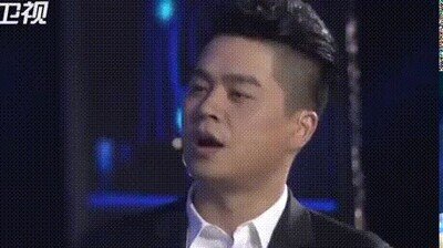 Enlace a Resolviendo el cubo de rubik mientras hace malabares