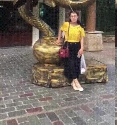 Enlace a De repente la estatua ha cobrado vida