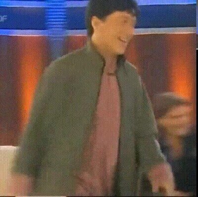 Enlace a Jackie Chan mostrando su fuerza en televisión