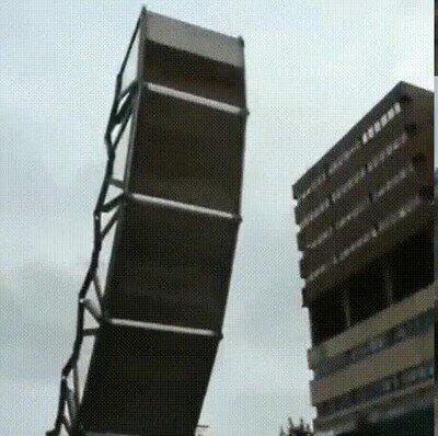 Enlace a El increíbe Heatherwick Rolling Bridge, Paddington de Londres