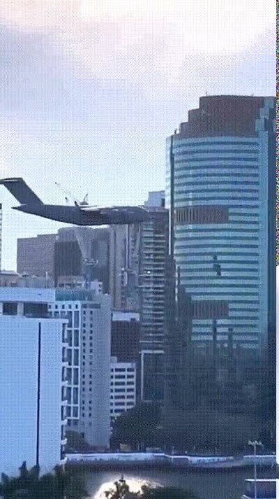 Enlace a ¿Pero cómo dejan que vuele tan bajo?