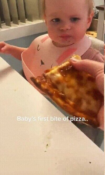 Enlace a Me parto con la cara que pone al comer pizza