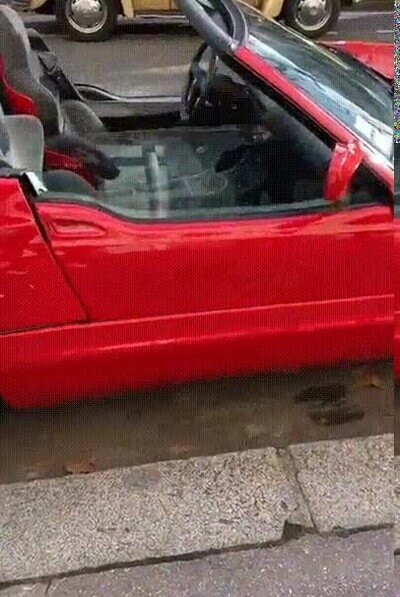 Enlace a Me flipa cómo se abren las puertas del BMW Z1