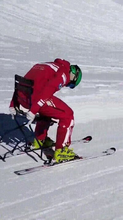 Enlace a Se sienta para disfrutar del paisaje nevado