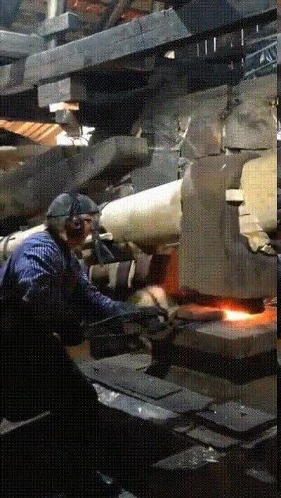 Enlace a Un martillo de 300 años en acción