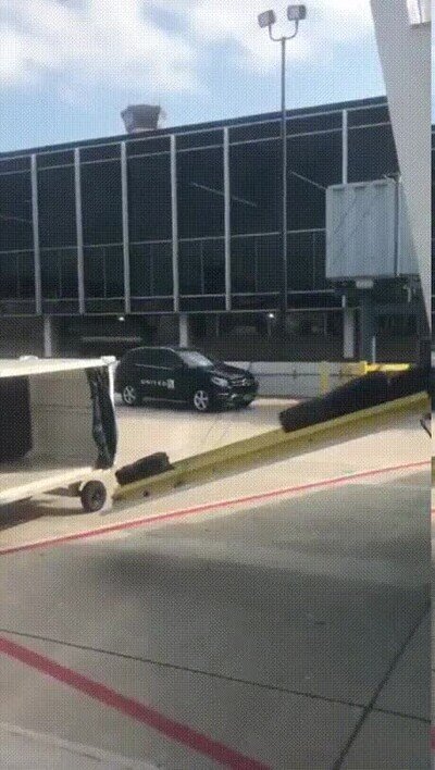 Enlace a Así tratan nuestras maletas en el aeropuerto