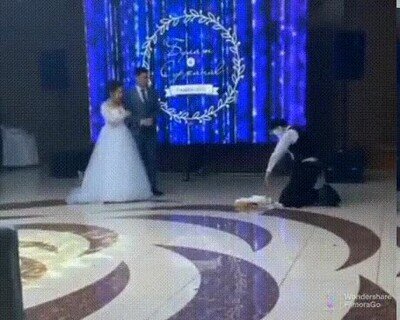 Enlace a Vaya liada con el pastel de bodas