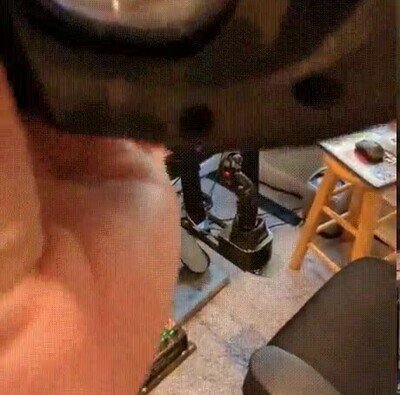 Enlace a Pilotando un avión en realidad virtual