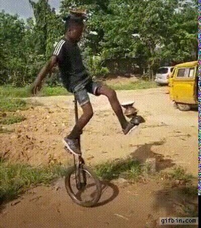 Enlace a Tiene un montón de equilibrio sobre una rueda