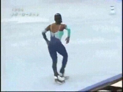 Enlace a Haciendo un backflip sobre hielo