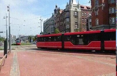 Enlace a A este señora casi la atropella un tranvía dos veces en pocos segundos