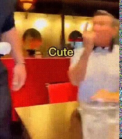 Enlace a Mi hija cree que eres muy guapo 