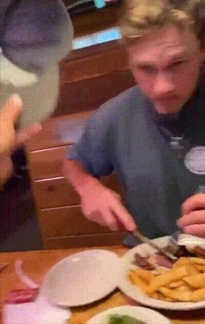 Enlace a La mayor señal de amor de la gente que lleva gorra