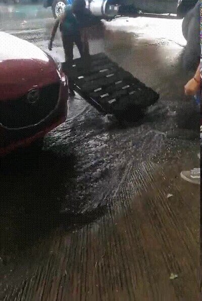 Enlace a El jefe no quiere mojarse los pies y termina peor que nadie