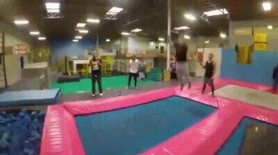 Enlace a Haciendo un backflip dentro del agujero